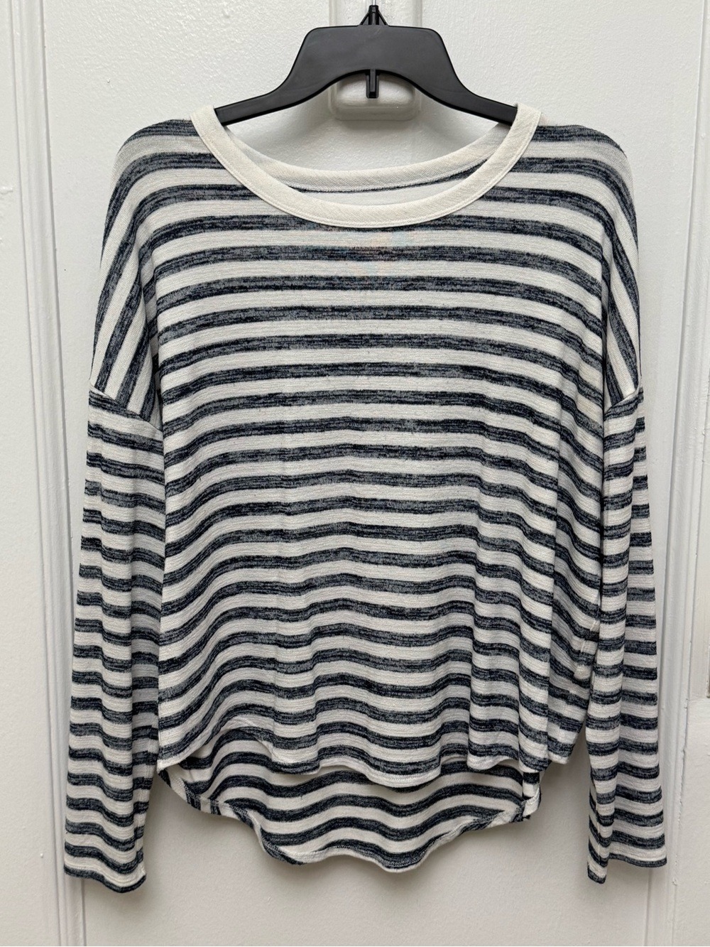 Time & Tru Striped Long Sleeve Top White & Navy Size L